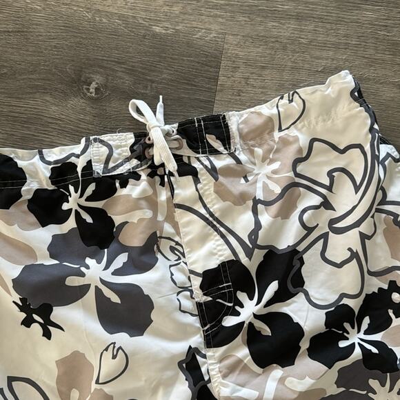 Beverly Hills Polo Club Black/White/Gray Floral Cargo Swim Trunks XL - Picture 2 of 11